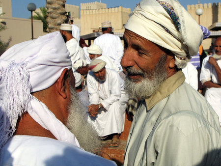 NIZWA - DEC 28:Omani people at the traditional livestock market on December 28 2012 in Nizwa, Oman.It's famous for  the crowded and busy atmosphere especially on the eve of Eid festivities.のeditorial素材