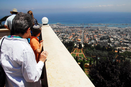 HAIFA,ISR - JULY 14:Visitors at the Bahai Temple and gardens on July 14 2008.The Baha'i faith was founded in Iran in 1863 by Mirza Husayn ali Nuri 1817-92, known as Bahaullah or Baha Allah.のeditorial素材