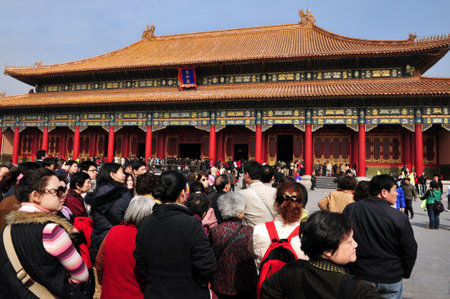 BEIJING - MARCH 11:Visitors at the The Forbidden City on March 11 2009 in Beijing,China.It is Chinas best-preserved imperial palace and is known to be the worlds largest ancient palatial structure.のeditorial素材