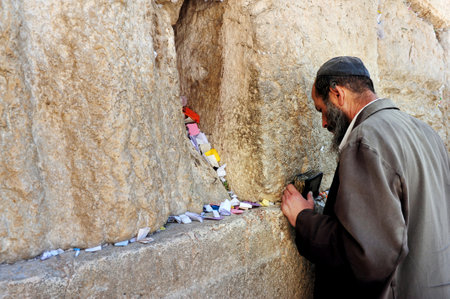 JERUSALEM -JULY 30: Jewish man is praying at the western wall on July 30 2009 in Jerusalem, Israel.It is a remnant of the ancient wall that surrounded the Jewish Temple's and is the most sacred site recognized by the Jewish faith outside of the Temple Mouのeditorial素材