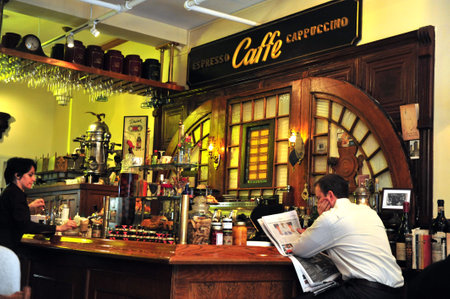 New yorkers cafe in Manhattan New York, USA.のeditorial素材