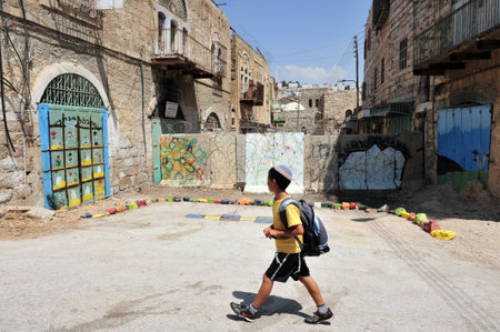 HEBRON, ISRAEL - SEP 08:Jewish Israeli settler in Hebron on September 09 2009.Today, about 500 Jews live in part of the old city of Hebron under continual IDF protection.のeditorial素材
