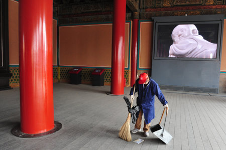 BEIJING - MARCH 11:Sweeper at the The Forbidden City on March 11 2009 in Beijing,China.The palace museum serving as a treasure house of majority of the ancient Chinese historical and cultural relics.のeditorial素材