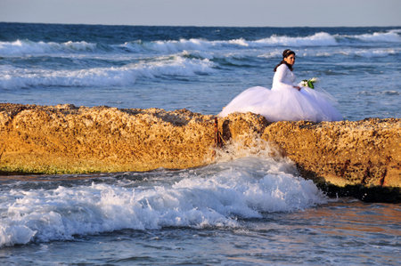 TEL AVIV - NOV 16:An israeli bride during photo shoot on November 16 2009 in Tel-Aviv, Israel.According to Israel's Central Bureau of Statistics, 20% of Jews who got married in 2010 did so overseas.のeditorial素材