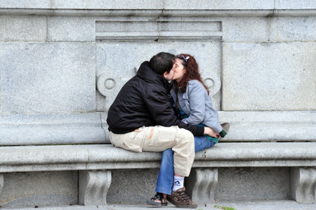 MADRID - MAR 02:Spanish couple kiss in Retiro Park (Parque del Retiro) on March 02 2010 in Madrid,Spain.The Retiro Park was created in 1632 as a royal park.Today It's the most popular park in Madridのeditorial素材
