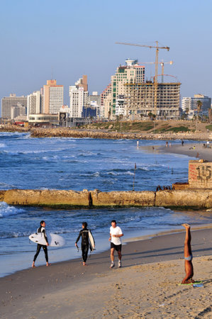 TEL AVIV - NOV 16:Israeli people along Tel-Aviv beach on November 16 2009 in Tel Aviv, Israel. The "Lonely Planet" ranks Tel Aviv's beach 7th in the world after Rio de Janeiro and Sydney.のeditorial素材
