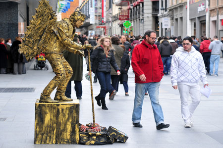 MADRID - MAR 02:Street performer doing his piece in the center of Madrid at la Puerta de Sol on March 02 2010 in Madrid, Spain.The Puerta del Sol is one of the best known and busiest places in Madridのeditorial素材