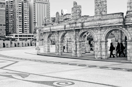 MACAU-JAN 26 : Tourists visit mock Roman ruins at Fisherman's Wharf on Jan 26, 2009 in Macau, China.It's the first theme park in Macau officially opened on December 31, 2006.のeditorial素材