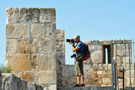 JERUSALEM - NOV 05:Visitor photograph with his camera on Jerusalem city walls on November 05 2010.The walls were built during the Ottoman empire on the 15th century by Sultan Suleiman the Magnificentのeditorial素材
