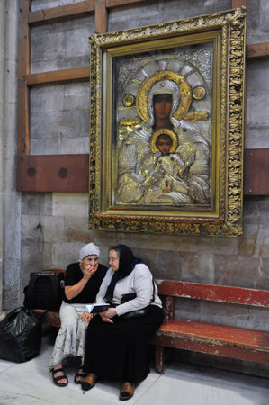 JERUSALEM - NOVEMBER 05:Pilgrims at the Church of the Holy Sepulchre November 05 2010 in Jerusalem,Israel. The Church of the Holy Sepulchre is considered the holiest Christian site in the world.のeditorial素材