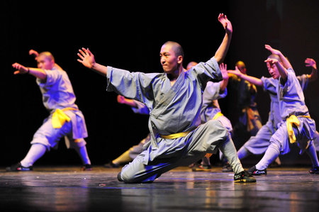 HENAN - JAN 13: Shaolin monks feature Kung Fu martial arts fight on January 13 2011 in Henan Province, China. It collection of Chinese martial arts that claim affiliation with the Shaolin Monastery.のeditorial素材