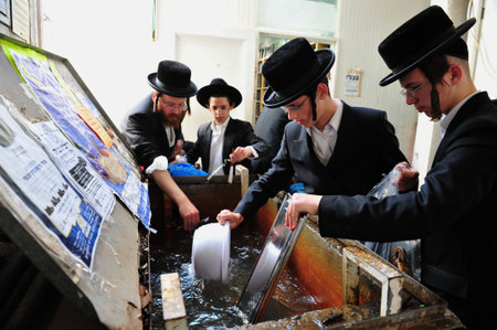 ASHDOD - APRIL 15: Ultra Orthodox Jewish men repare for the Jewish holiday of Passover on April 15 2011 in Ashdod, Israel.のeditorial素材