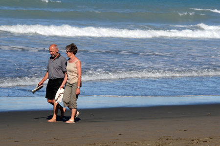 CHRISTCHURCH - FEB 25:Mature couple enjoy Sumner beach in Christchurch,NZ on Feb 25 2009.Tsunami warning system have been installed along Christchurch coastline after 2011 earthquake killed 185 peopleのeditorial素材