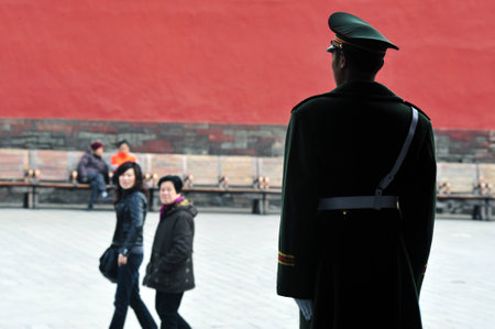 BEIJING - MARCH 11:Chinese soldier guards inside the Forbidden City on March 11 2009 in Beijing,China.Military service in China is compulsory, in theory, for all men who attain the age of 18のeditorial素材