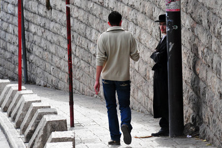 JERUSALEM - NOV 05:Orthodox Jewish man at the Jewish quarter on November 05 2010 Jerusalem,Israel.The quarter is inhabited by around 2,000 residents and is home to numerous yeshivas and synagogues.のeditorial素材