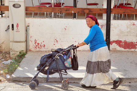 KIRYAT MALACHI,ISR JULY 13:Poor person on July 13 2011.It's one of the most poor cities in Israel about 50 of the population receive some sort of social welfareのeditorial素材