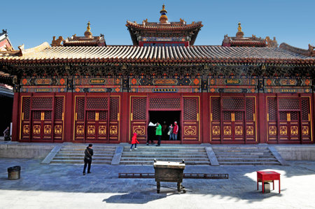 BEIJING - MAR -13: Visitors at The Lama Temple on March 13 2009 in Beijing, China.It's one of the largest and most important Tibetan Buddhist monasteries in the world.のeditorial素材