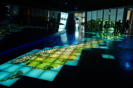 WELLINGTON - MAR 02:Visitors on interactive map of New Zealand in Te Papa Museum on March 02 2013.Over 10 million visitors visit Te Papa New Zealand National Museum in Wellington since opening in 1998.のeditorial素材