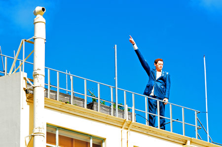 CHRISTCHURCH - DEC 06 2015:Ronnie van Hout's sculpture. It's a 3.5-metre-tall sculpture on the roof of Christchurch's old High St post officeのeditorial素材