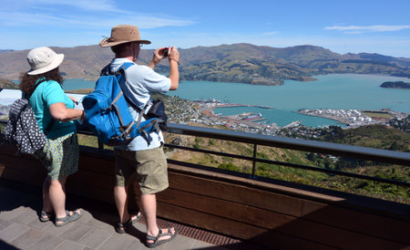 CHRISTCHURCH,  NZL - DEC 04 2015:Visitors photographing the landscape view of Lyttelton inner harbour and township near Christchurch, New Zealand.のeditorial素材