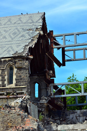 CHRISTCHURCH - DEC 04 2015:Damge on ChristChurch Cathedral.The 2011 Christchurch earthquake destroyed the spire and part of the tower, and severely damaged the structure of the remaining building.のeditorial素材