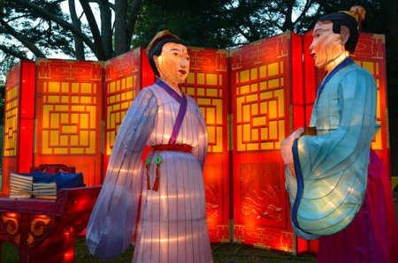AUCKLAND - FEB 20 2016:Handmade Chinese couple lanterns in Auckland LanternFestival.Its the largest Chinese festival in New Zealand with 800 handmade lanterns to celebrate Chinese New Year.のeditorial素材