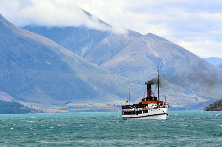 QUEENSTOWN, NZ - JAN 16:TSS Earnslaw on Jan 16 2014.It's one of the oldest tourist attractions in Otago and the only remaining commercial passenger coal-fired steamship in the southern hemisphere.のeditorial素材