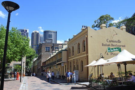 SYDNEY - OCT 18 2016:Visitors at The Rocks, a tourist precinct and historic area of Sydney's city centre, in the state of New South Wales, Australia.のeditorial素材