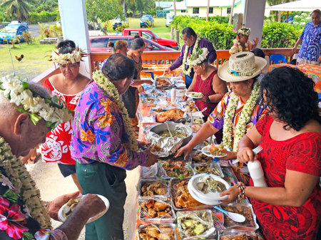 RAROTONGA -  DEC 28 2017: Cook Islanders people eat traditional food.Group of south Pacific islands are banning foreign junk food imports in favour of an all-local organic diet as a way to combat future health problemsのeditorial素材