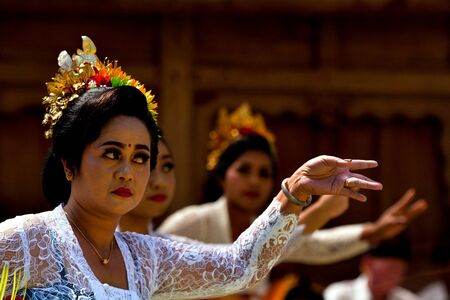 Balinese women dancing Tari Pendet Dance. Pendet is a traditional dance from Bali, Indonesia, in which floral offerings are made to purify the temple as a prelude to ceremonies.の写真素材