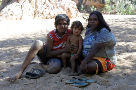DERBY,WA-SEP 10 2019:Indigenous Australians family.Between 1871 and 1969 Australian Federal State government and church missions forcibly removed children from families to eradicate Aboriginal cultureのeditorial素材