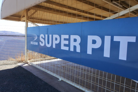KALGOORLIE, WA - MAR 18 2022:Kalgoorlie  Super Pit Lookout. The Fimiston Open Pit, was Australia's largest open cut gold mine until 2016 when it was surpassed by the Newmont Boddington gold mine.のeditorial素材