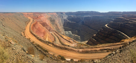 KALGOORLIE, WA - MAR 17 2022:The Fimiston Open Pit owned by Northern Star Resources. The mine produced 456,000 troy ounces (14.2 t) of gold in 2019, and employs around 1,100 employees and contractors.のeditorial素材