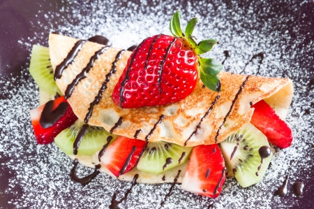 Closeup of pancake with strawberries and kiwiの写真素材