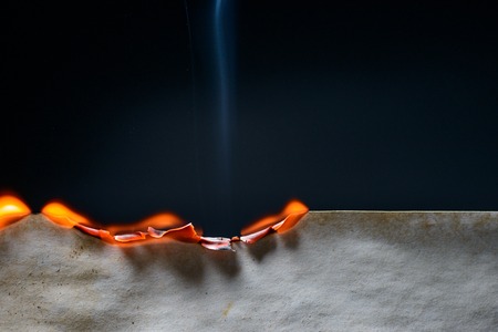 Burning edge of paper on dark backgroundの素材 [FY31051354630]