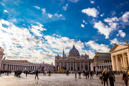 November 18, 2018 - Rome, Italy - many people and tourists visit the monumental St. Peter's Square every day with its splendid colonnade and the famous Catholic basilica in Vatican City, Vatican Stateのeditorial素材