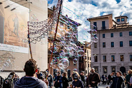 November 18, 2018 - Rome, Italy - Beautiful show of soap bubbles, for the enjoyment of many children and parents. In Piazza Navona, the ancient Stadium of Domitian. happy people admire the show.のeditorial素材
