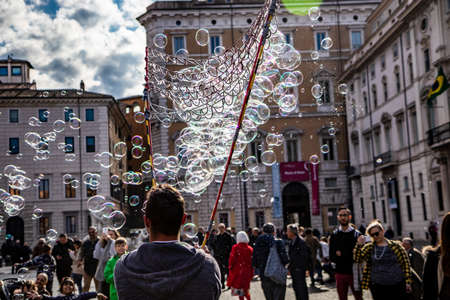 November 18, 2018 - Rome, Italy - Beautiful show of soap bubbles, for the enjoyment of many children and parents. In Piazza Navona, the ancient Stadium of Domitian. happy people admire the show.のeditorial素材