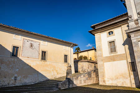 March 24, 2019 - Collepardo, Frosinone, Lazio, Italy - Trisulti Charterhouse, Carthusian monastery. The courtyard of the abbey with the ancient wall sundial. Clear blue sky.のeditorial素材