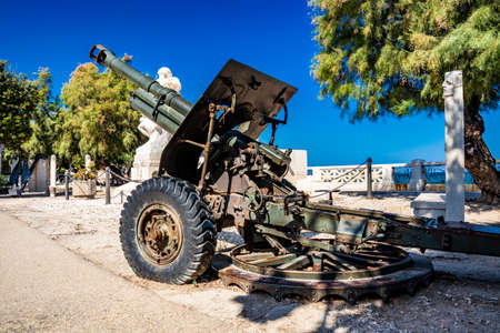 September 24, 2018 - Trani, Puglia, Italy - Italian anti-tank gun, from the second world war. Ancient cannon exhibited in the municipal villa of Trani, as a monument to commemorate the war.のeditorial素材