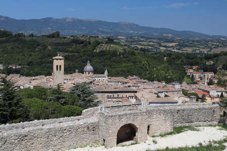 The bridge of the towers is an arched bridge derived from a Roman aqueduct in Spoleto. Province of Perugia, Umbria, Italy.のeditorial素材