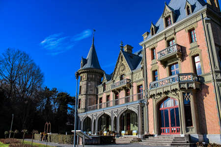 Schadau Castle, built in 1846 - 1854, on the shore of Lake Thun in Switzerland, features romantic and neo-Gothic stylistic elements and is surrounded by a large English gardenのeditorial素材