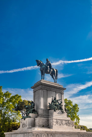 Rome, Lazio, Italy - Bronze statue of the Italian general and patriot Giuseppe Garibaldi, on horseback, at the Janiculan Hill (Janiculum). Monument to the hero of Italian unification (Risorgimento).の写真素材