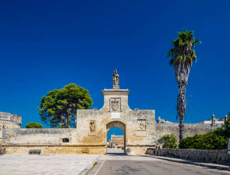 The small fortified village of Acaya, Lecce, Salento, Puglia, Italy. The large stone-paved square. The ancient medieval castle with towers and moat.のeditorial素材