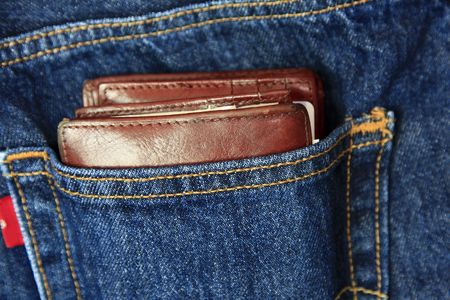 Wallet in back pocket of blue jeansの写真素材