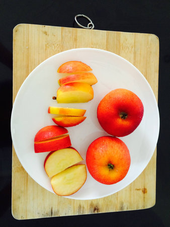 The apple fruit on the dishの素材