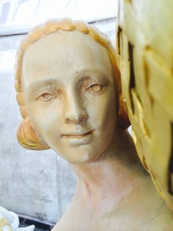 The roman woman statues for decorationの素材