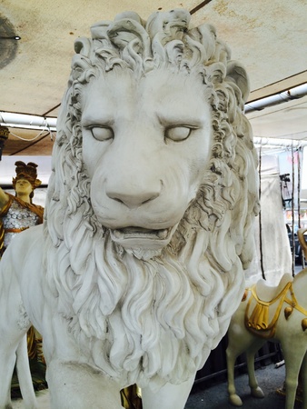 The lion statue for decorationの素材