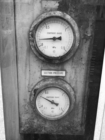 Old vintage pressure gage machineの素材