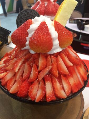 Bingsu ice crystal snowflakes from Koreaの素材